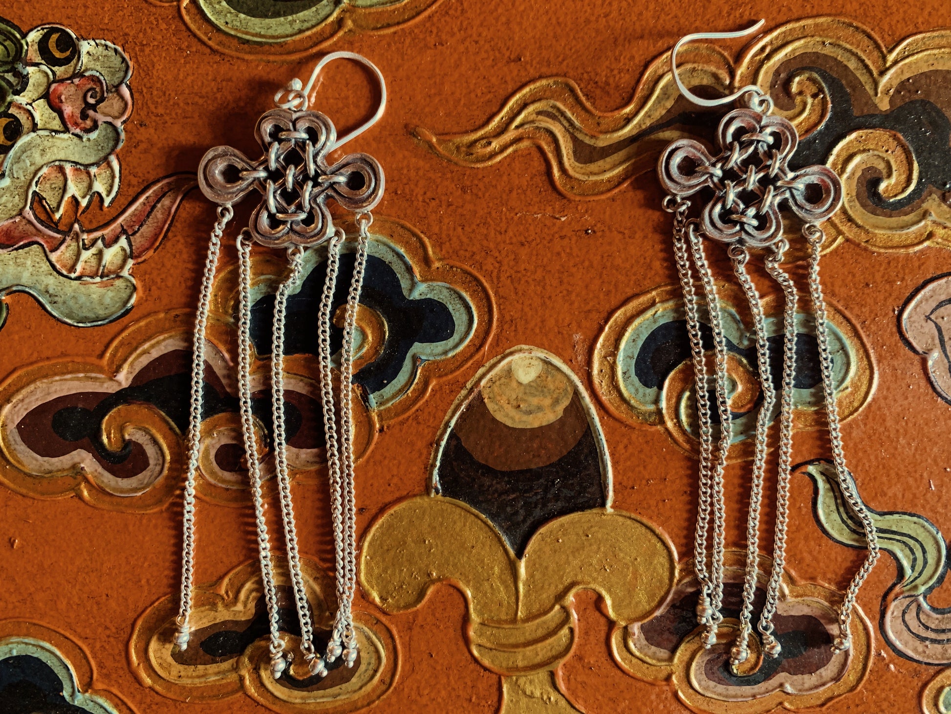 ENDLESS KNOT EARRINGS